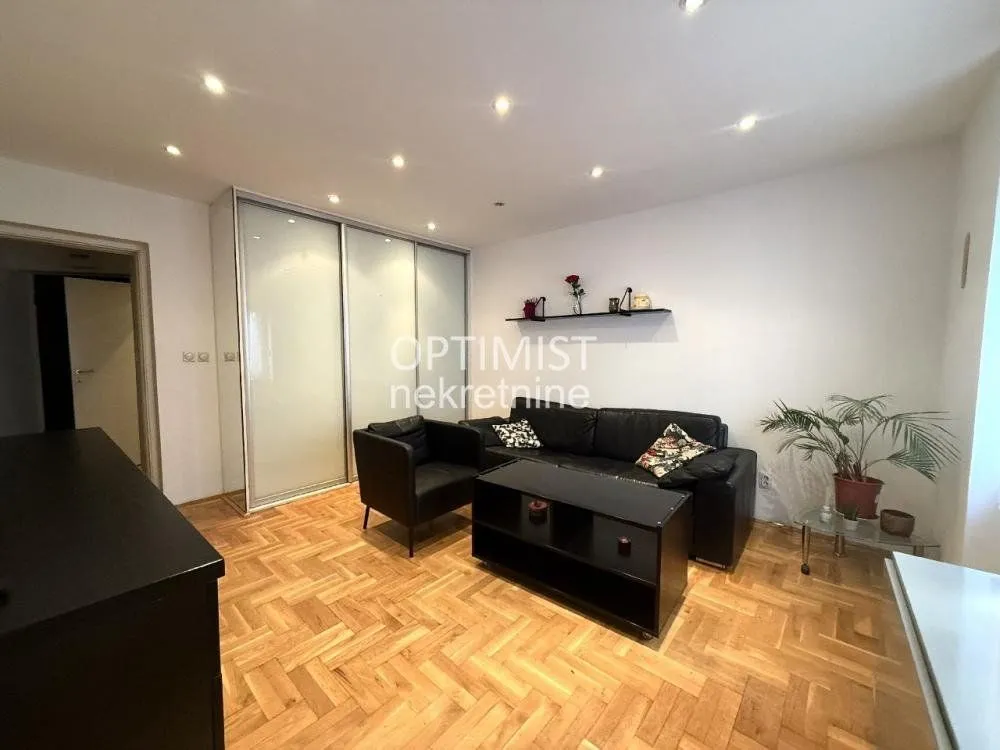 Rent, two bedroom apartment, 40m², Stari Grad, Beograd