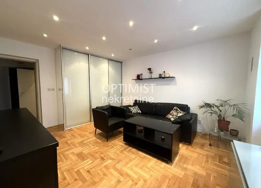 Rent, two bedroom apartment, 40m², Stari Grad, Beograd