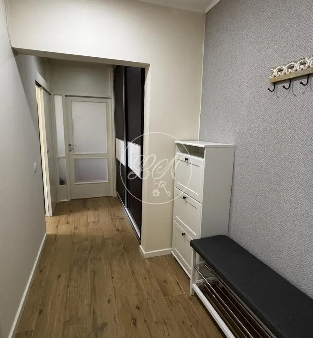 Izdavanje, trosoban stan, 84m², Novi Beograd Blok 64, Novi Beograd Sve Podlokacije