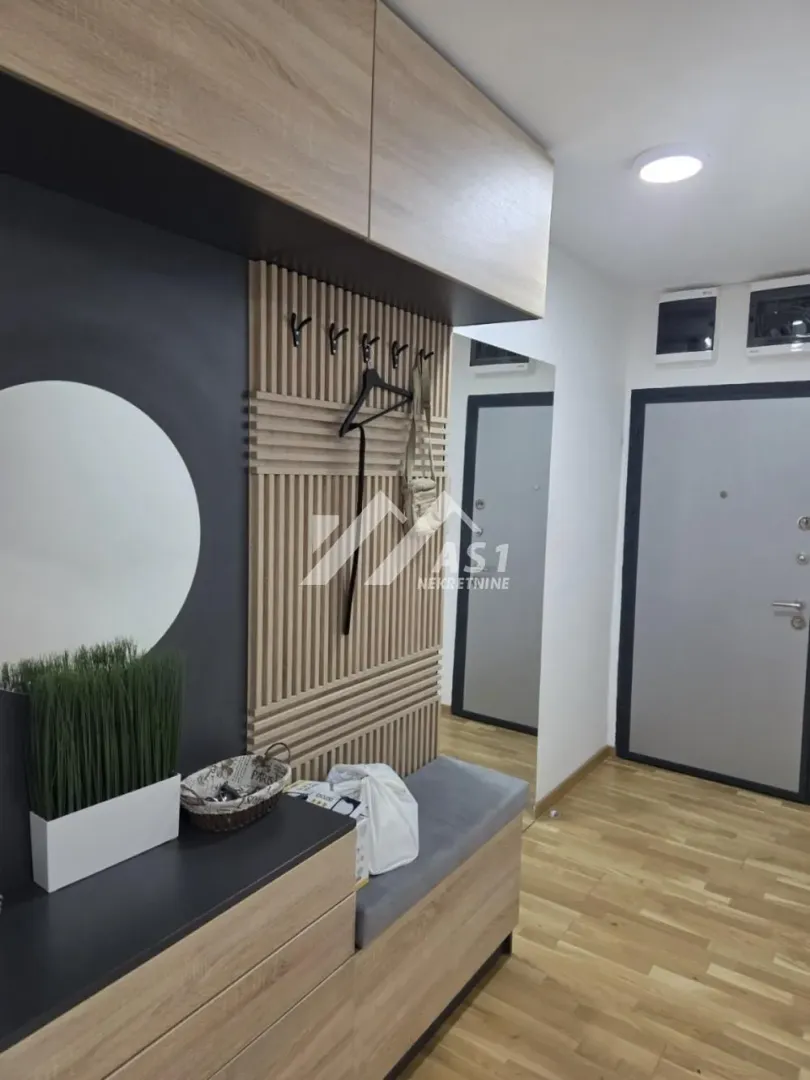 Izdavanje, četvorosoban stan, 80m², Petrovaradin, Novi Sad