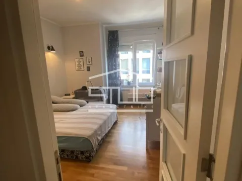 Izdavanje, trosoban stan, 75m², Slavija, Vračar Sve Podlokacije - image 4