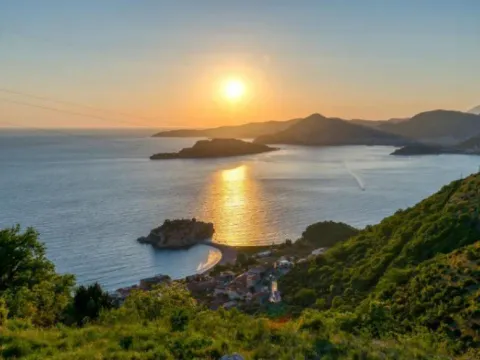 Sale, three bedroom apartment, 90m², Sveti Stefan, Budva