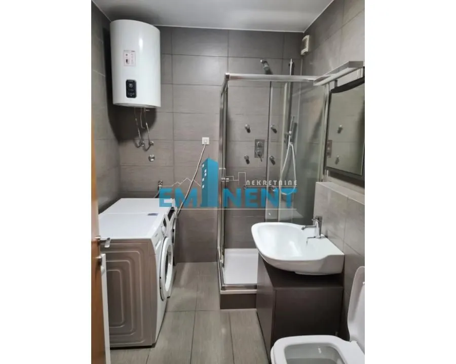 Izdavanje, trosoban stan, 82m², Slavija, Vračar Sve Podlokacije