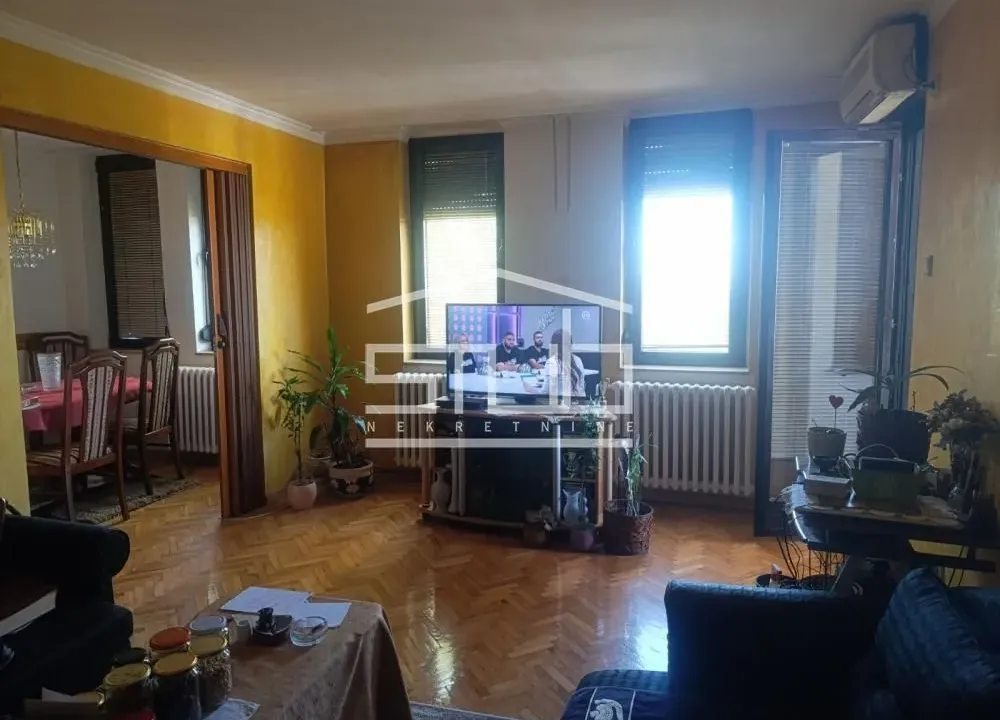 Prodaja, četvorosoban stan, 90m², Cerak, Beograd