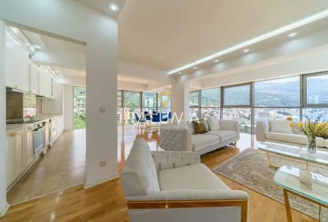 Izdavanje, trosoban stan, 150m², Bečići, Budva - image 2