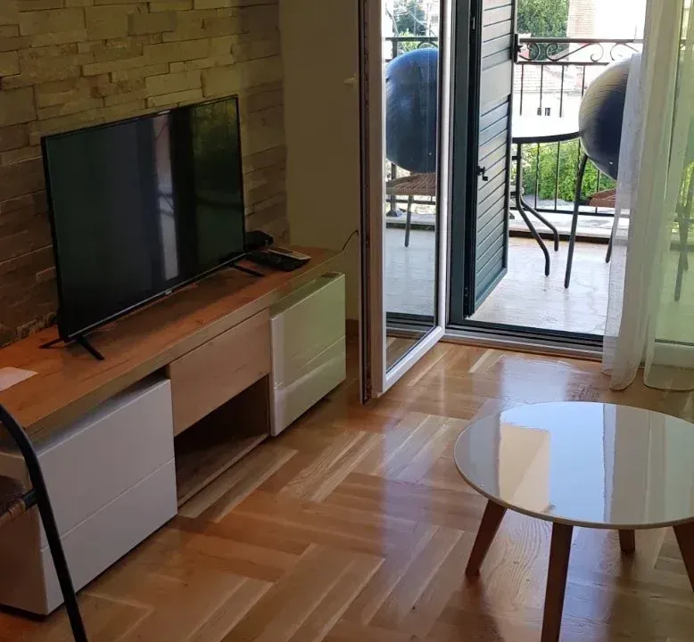 Izdavanje, stan, 42m², Tivat, Crna Gora