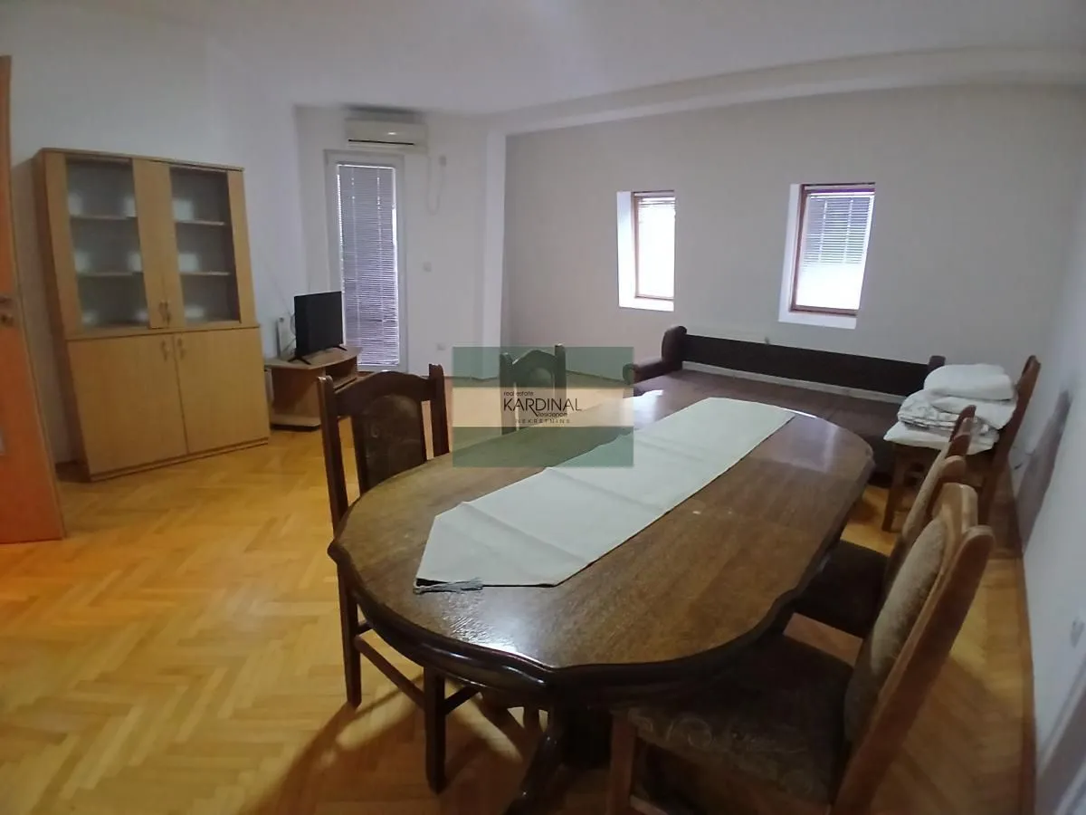 Prodaja, trosoban stan, 71m², Centar, Jagodina