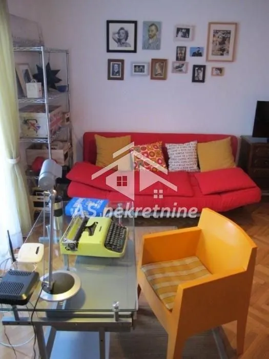 Izdavanje, trosoban stan, 90m², Savski Venac, Beograd