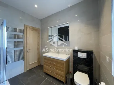 Izdavanje, četvorosoban stan, 160m², Stari Grad, Beograd - image 17