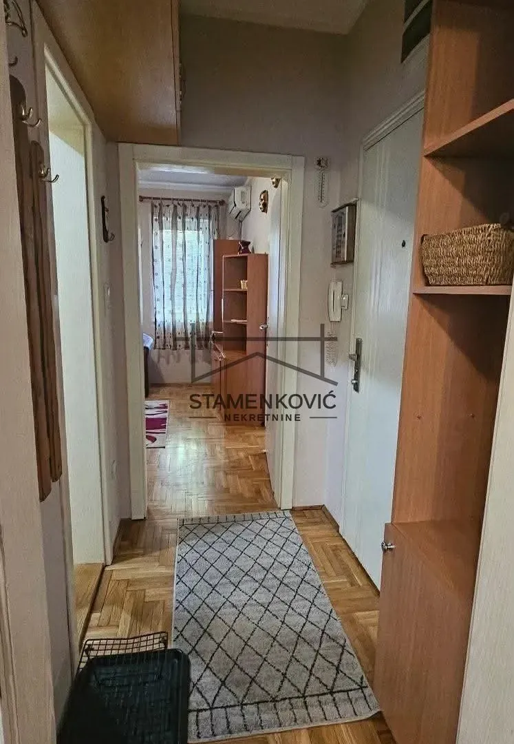 Izdavanje, dvosoban stan, 38m², Sajam, Novi Sad Sve Podlokacije