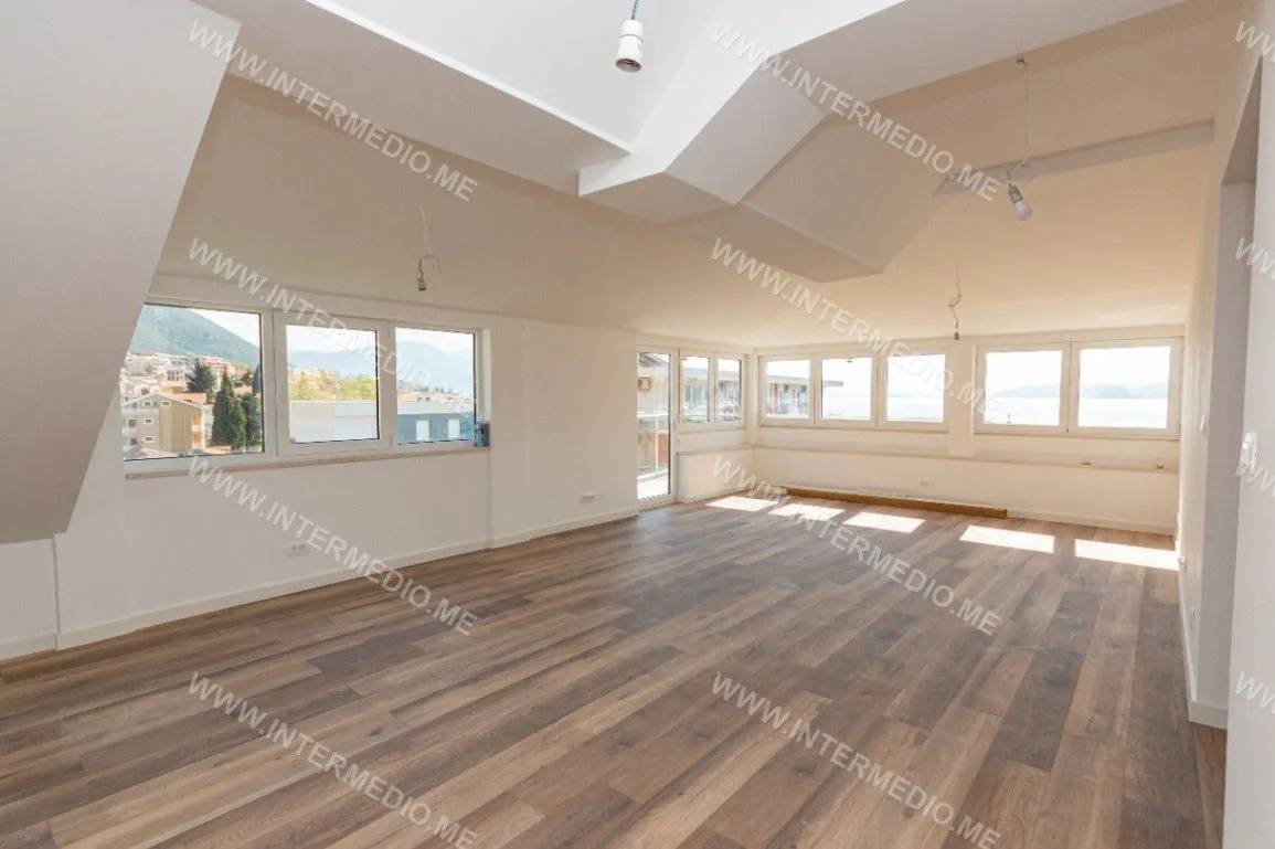 Prodaja, dvosoban stan, 109m², Đenovići, Herceg Novi