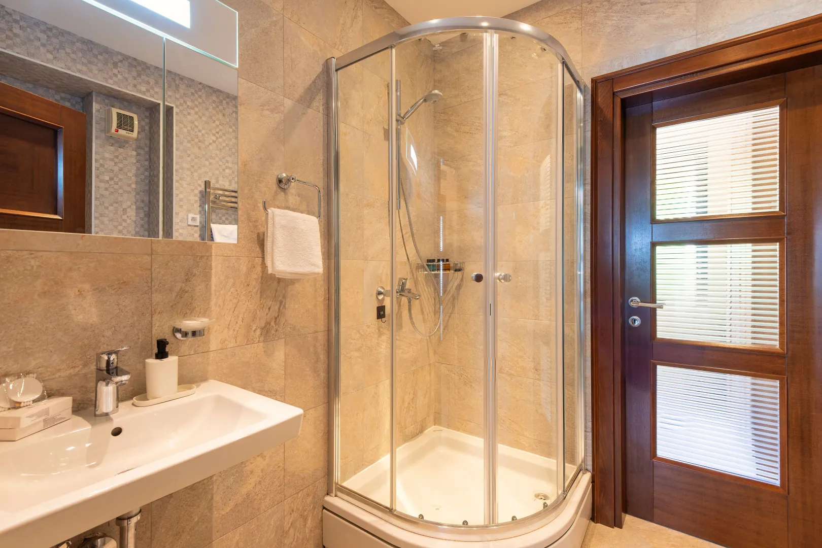 Rent, three bedroom apartment, 141m², Škaljari, Kotor