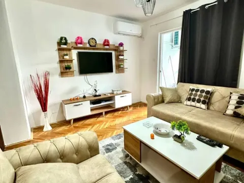 Izdavanje, dvosoban stan, 83m², Centar, Budva - image 7