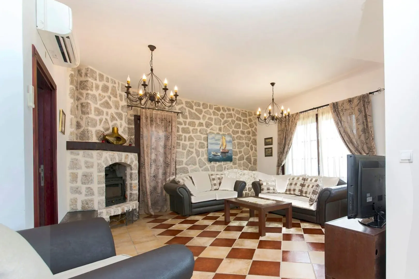 Prodaja, kuća, 235m², Kostanjica, Kotor