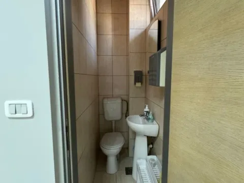 Izdavanje, poslovni prostor, 120m², Preko Morače, Podgorica - image 10