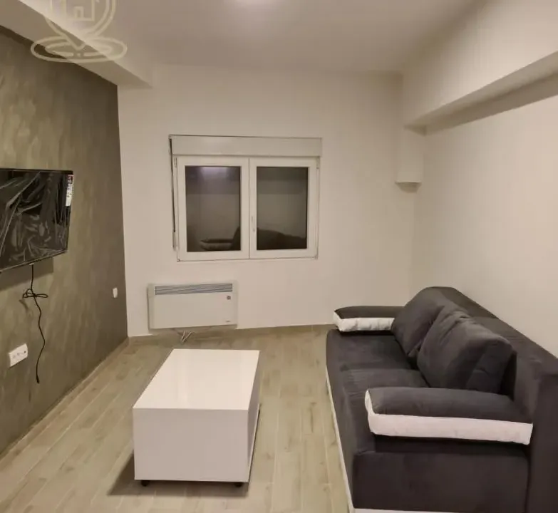 Izdavanje, dvosoban stan, 42m², Savski Venac, Beograd
