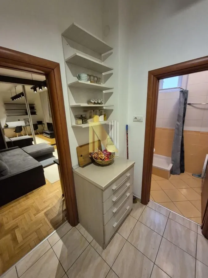 Izdavanje, garsonjera, 27m², Grbavica, Novi Sad Sve Podlokacije