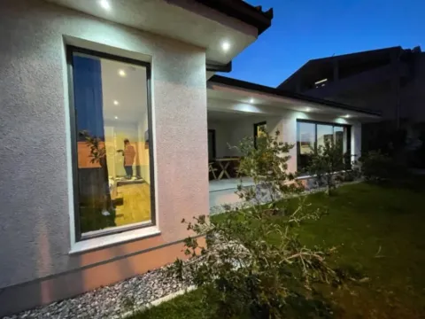 Prodaja, kuća, 200m², Karaburško Polje, Podgorica