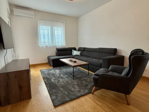 Prodaja, dvosoban stan, 72m², New City, Podgorica - image 2