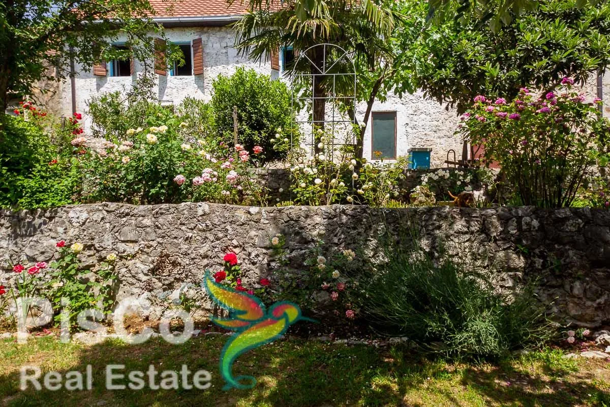 Prodaja, kuća, 250m², Danilovgrad, Crna Gora