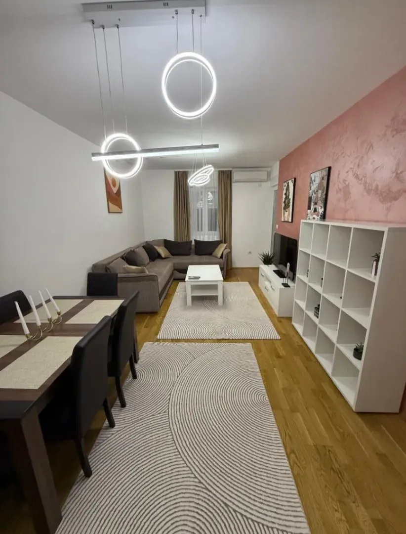 Izdavanje, jednosoban stan, 47m², Stari Aerodrom, Podgorica