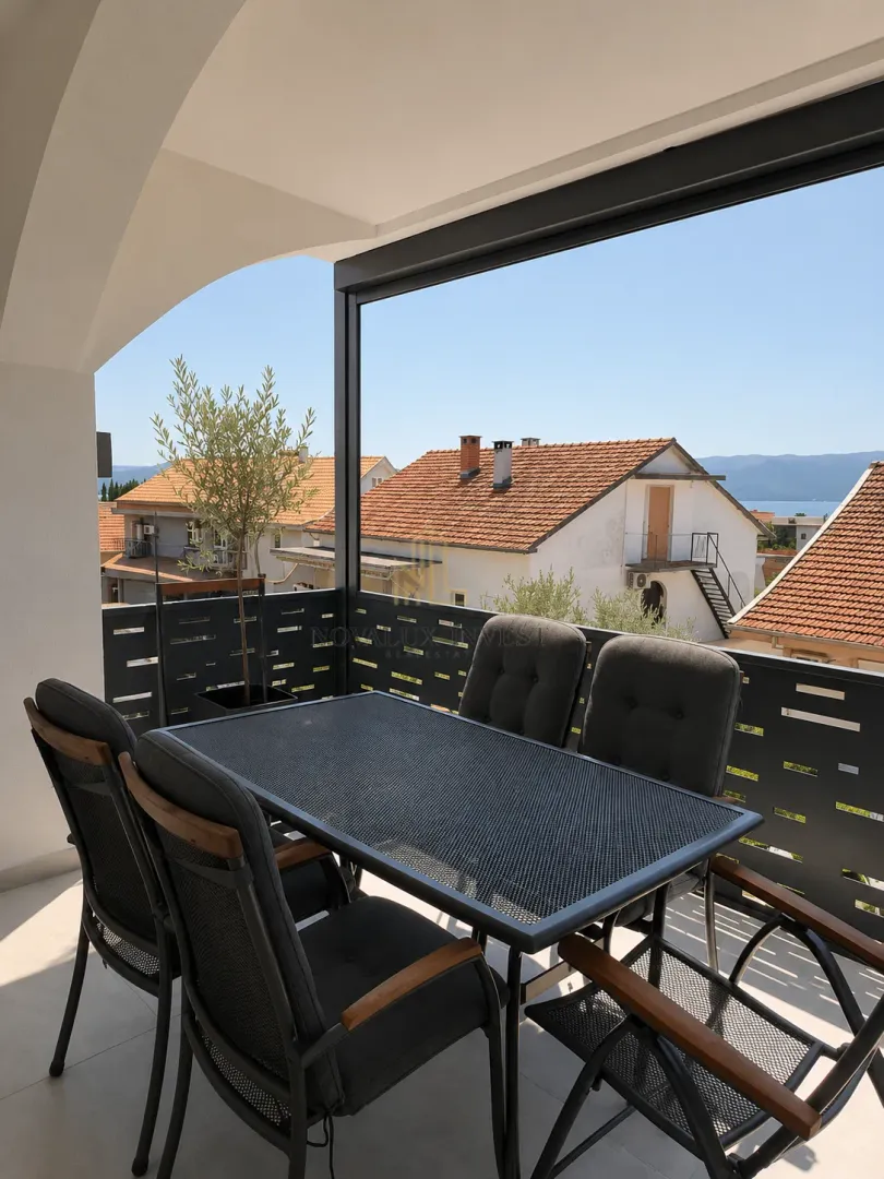 Rent, two bedroom apartment, 85m², Kalimanj, Tivat