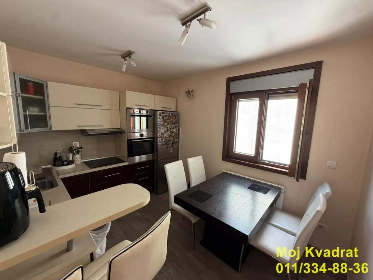 Prodaja, četvorosoban stan, 110m², Đeram Pijaca, Beograd