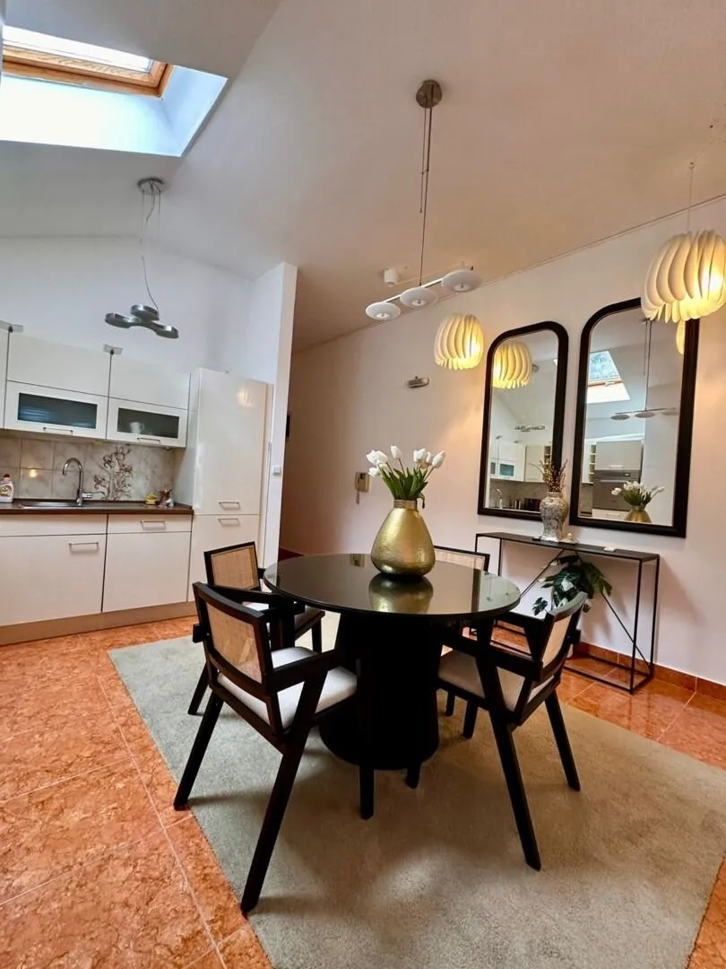 Prodaja, dvosoban stan, 97m², Dobrota, Kotor