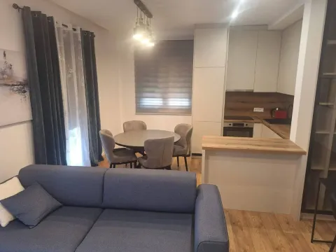 Rent, one bedroom apartment, 50m², Tivat, Crna Gora - image 2