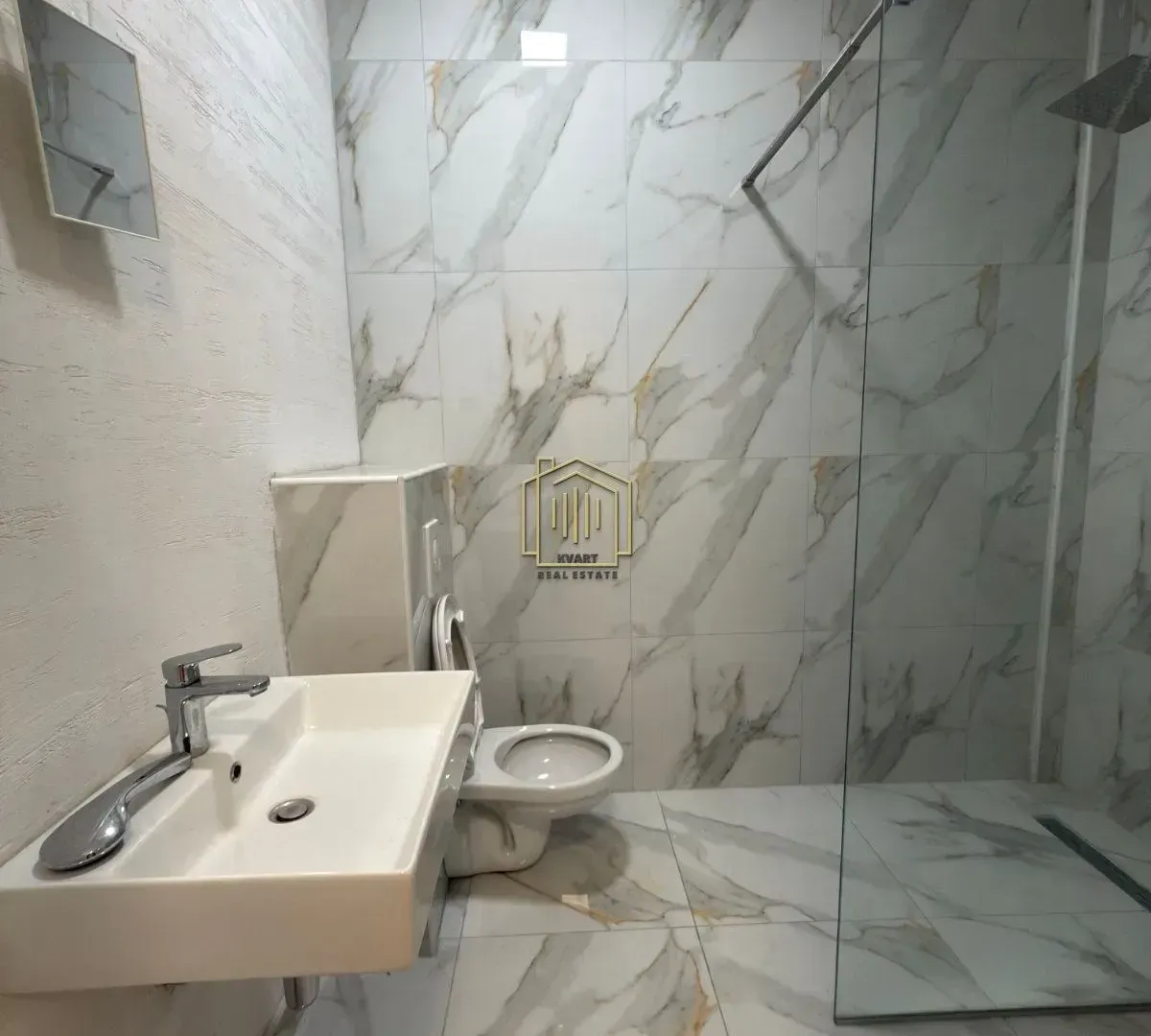 Izdavanje, dvosoban stan, 73m², Blok 9, Podgorica