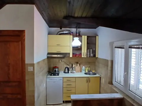 Izdavanje, garsonjera, 30m², Radanovići, Kotor - image 8