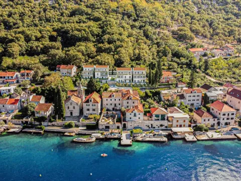 Sale, two bedroom apartment, 55m², Ljuta, Kotor