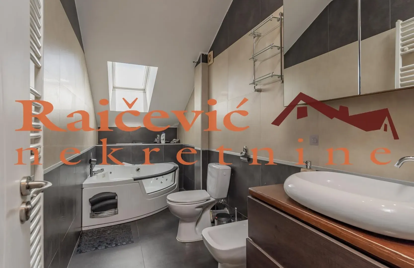 Sale, four bedroom apartment, 136m², Autokomanda, Voždovac Sve Podlokacije