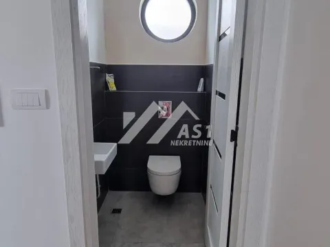 Izdavanje, trosoban stan, 105m², Alibegovac, Petrovaradin - image 9