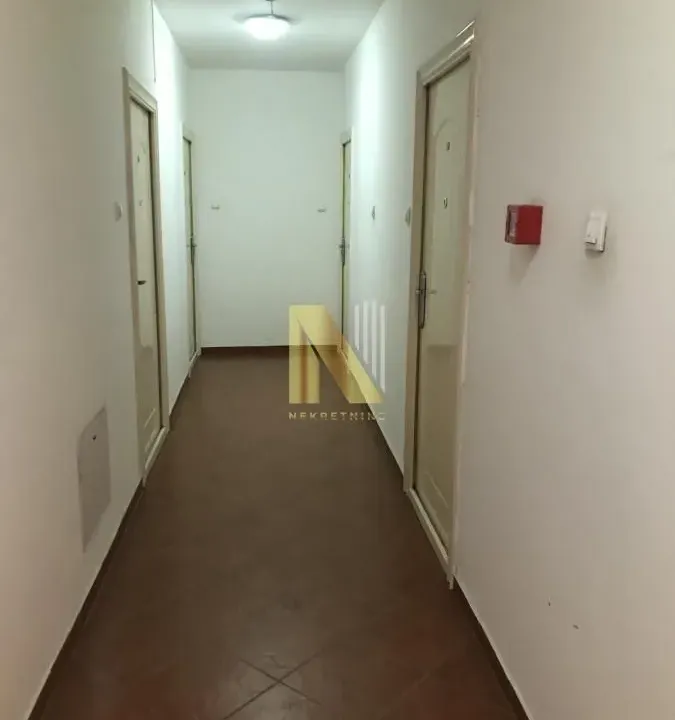 Izdavanje, garsonjera, 30m², Adamovićevo Naselje, Novi Sad Sve Podlokacije