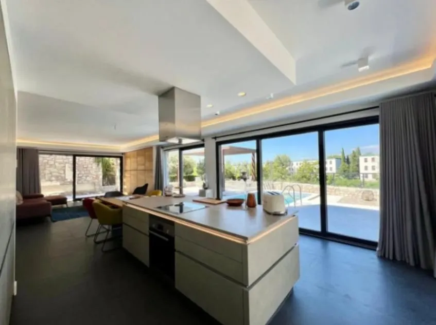 Sale, house, 330m², Masline, Podgorica