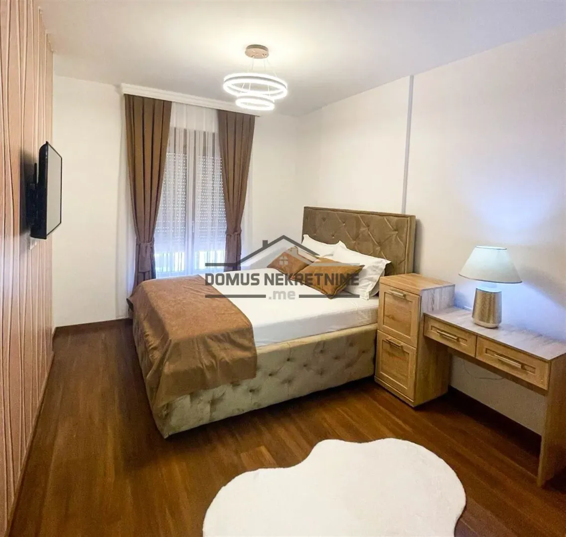 Izdavanje, dvosoban stan, 70m², Master Kvart, Podgorica