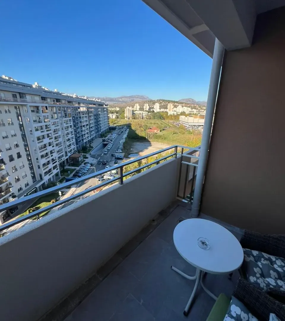 Izdavanje, dvosoban stan, 73m², Central Point, Podgorica