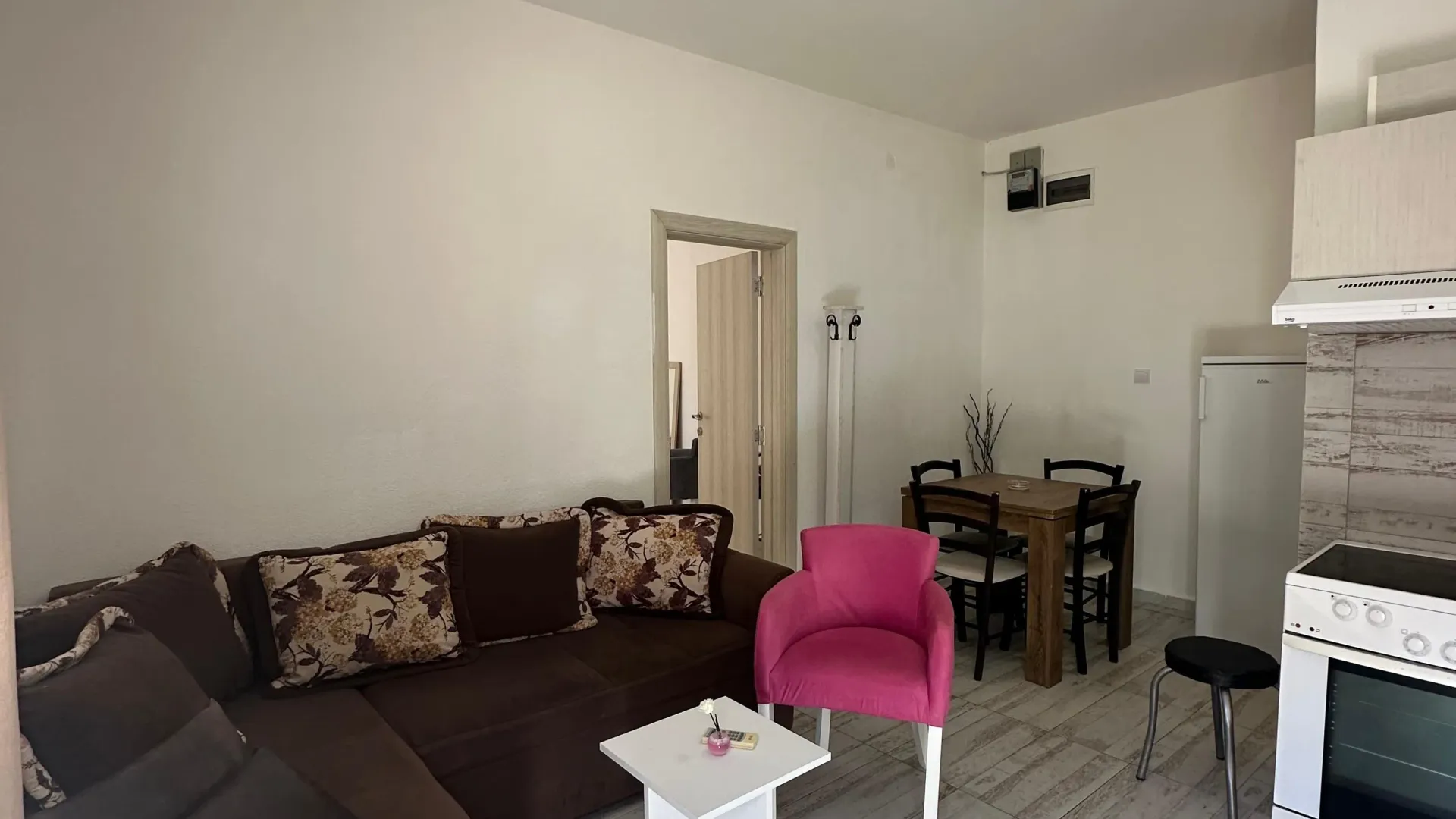 Izdavanje, jednosoban stan, 45m², Centar, Tivat
