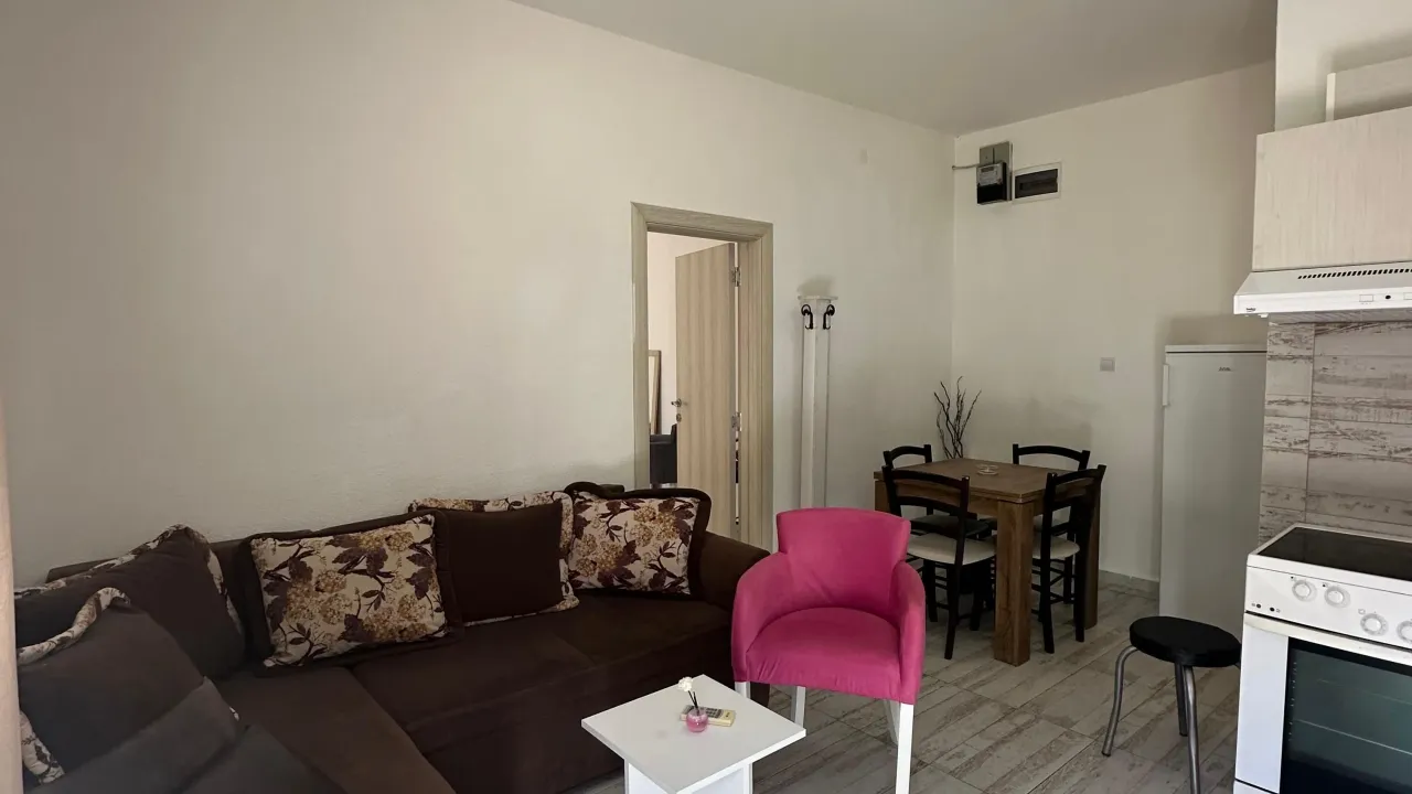 Izdavanje, jednosoban stan, 45m², Centar, Tivat