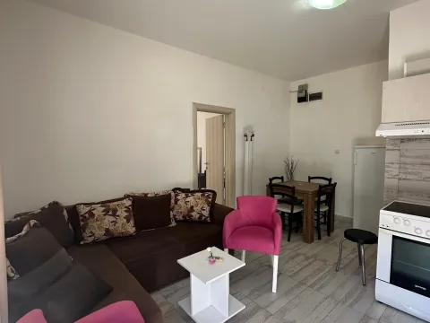 Izdavanje, jednosoban stan, 45m², Centar, Tivat