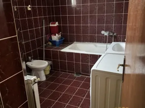 Izdavanje, kuća, 340m², Zemun Sve Podlokacije, Beograd - image 14