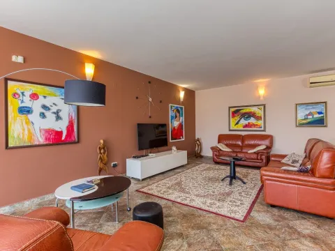 Sale, house, 495m², Bečići, Budva - image 3