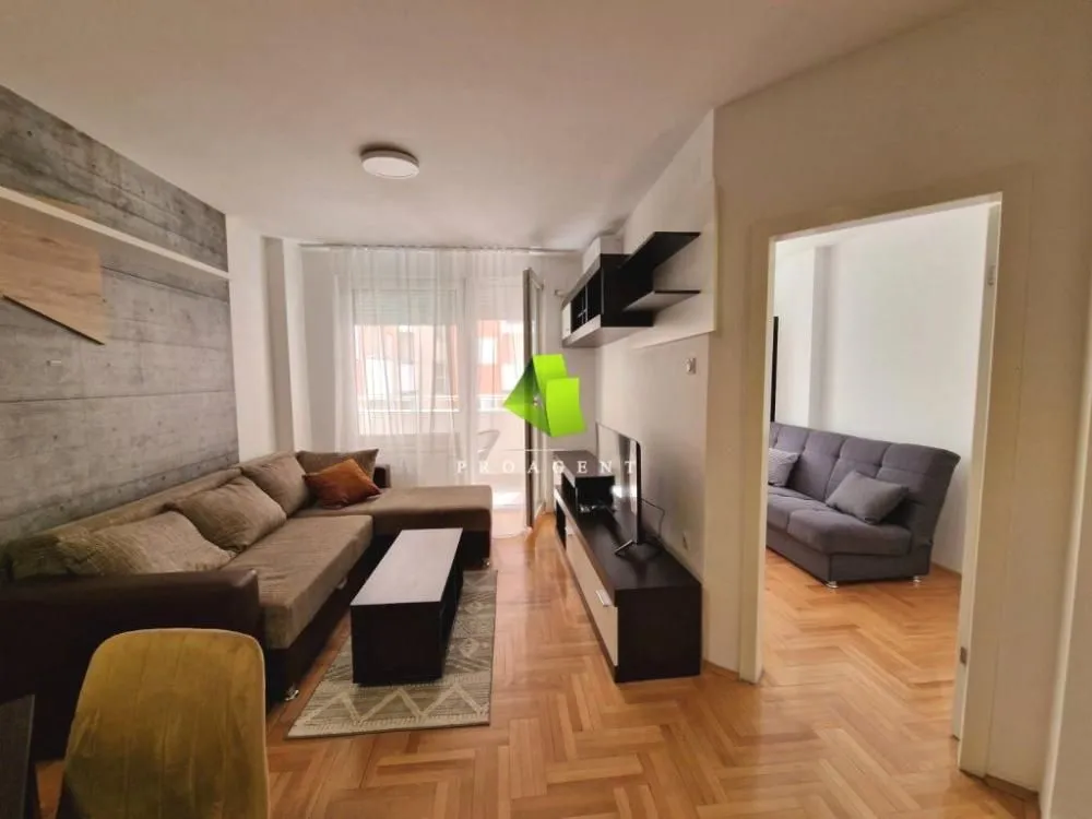 Izdavanje, dvosoban stan, 43m², Centar, Niš