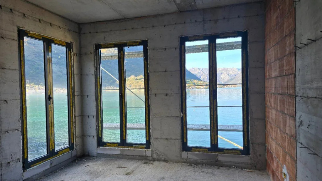 Prodaja, trosoban stan, 102m², Dobrota, Kotor