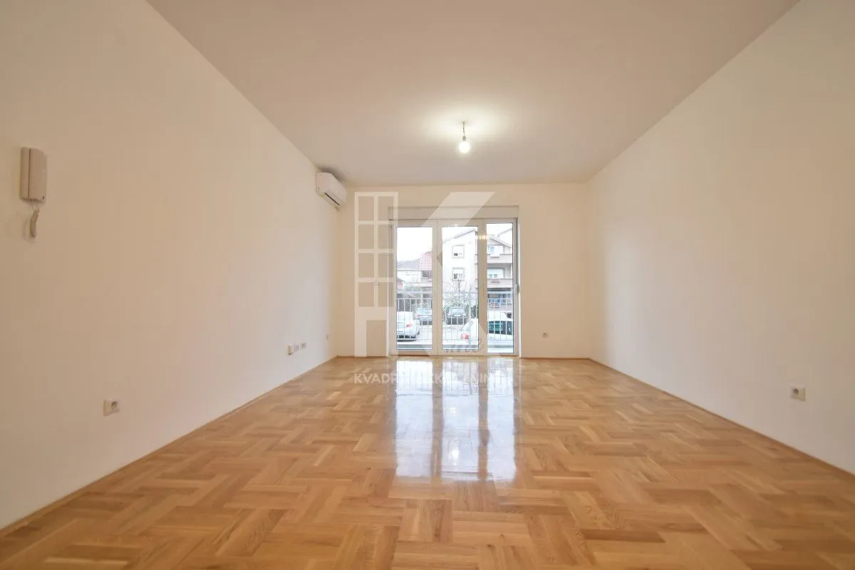 Izdavanje, jednosoban stan, 56m², Stari Aerodrom, Podgorica