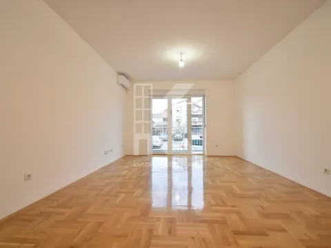 Izdavanje, jednosoban stan, 56m², Stari Aerodrom, Podgorica - image 1