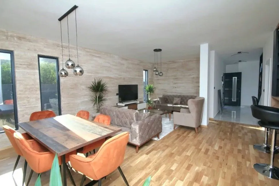 Prodaja, kuća, 170m², Tološi, Podgorica