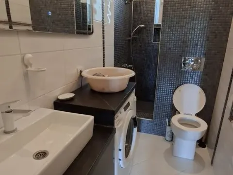 Izdavanje, dvosoban stan, 70m², Stari Grad, Beograd - image 9