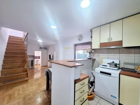 Sale, house, 108m², Uciteljsko Naselje, Zvezdara Sve Podlokacije - image 5